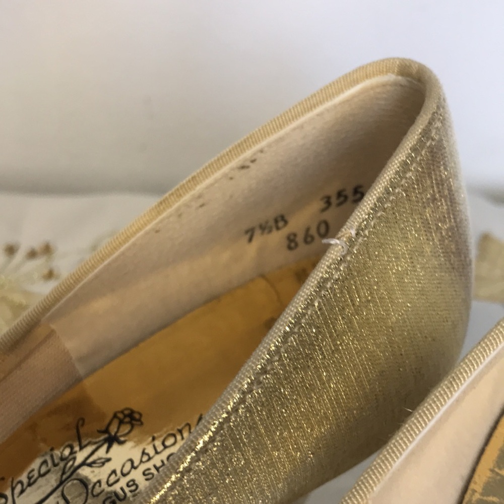 Vintage 80’s Gold Kitten Heel Pumps 7.5 - Picture 5 of 9
